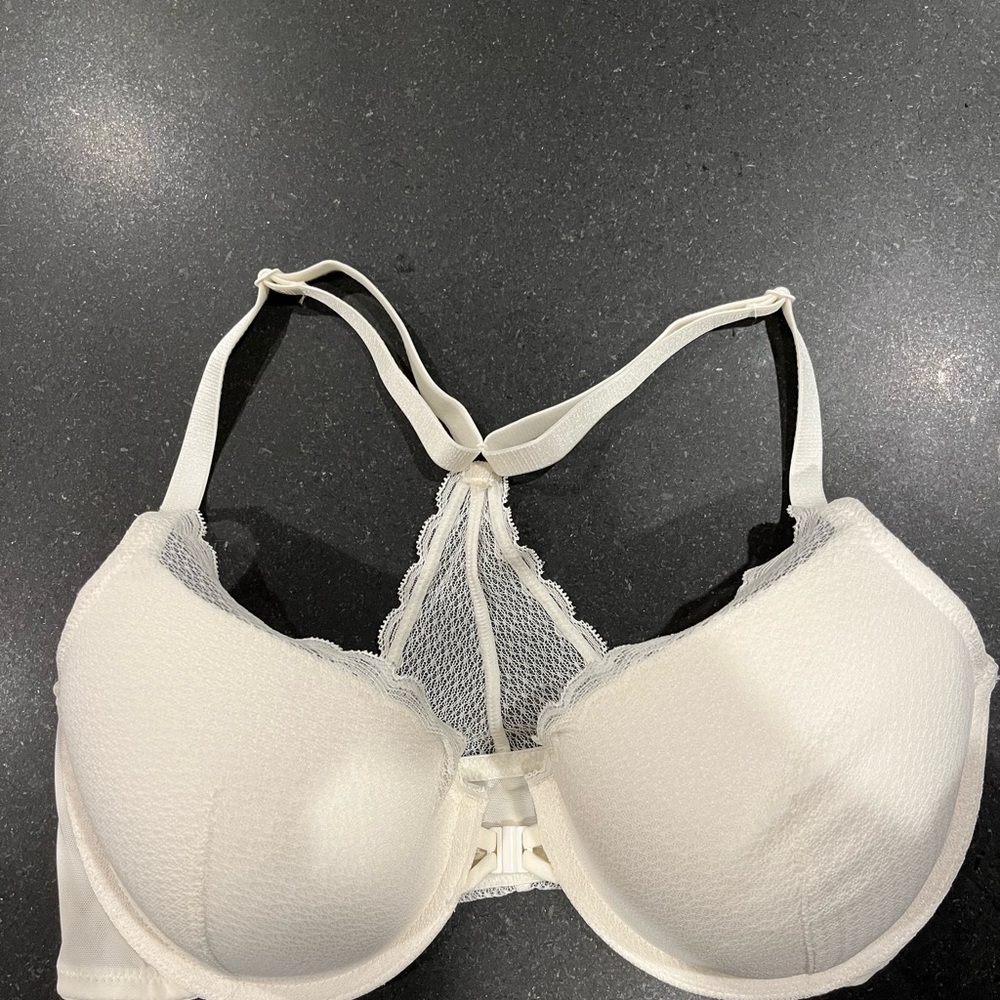 36D bra razorback front close